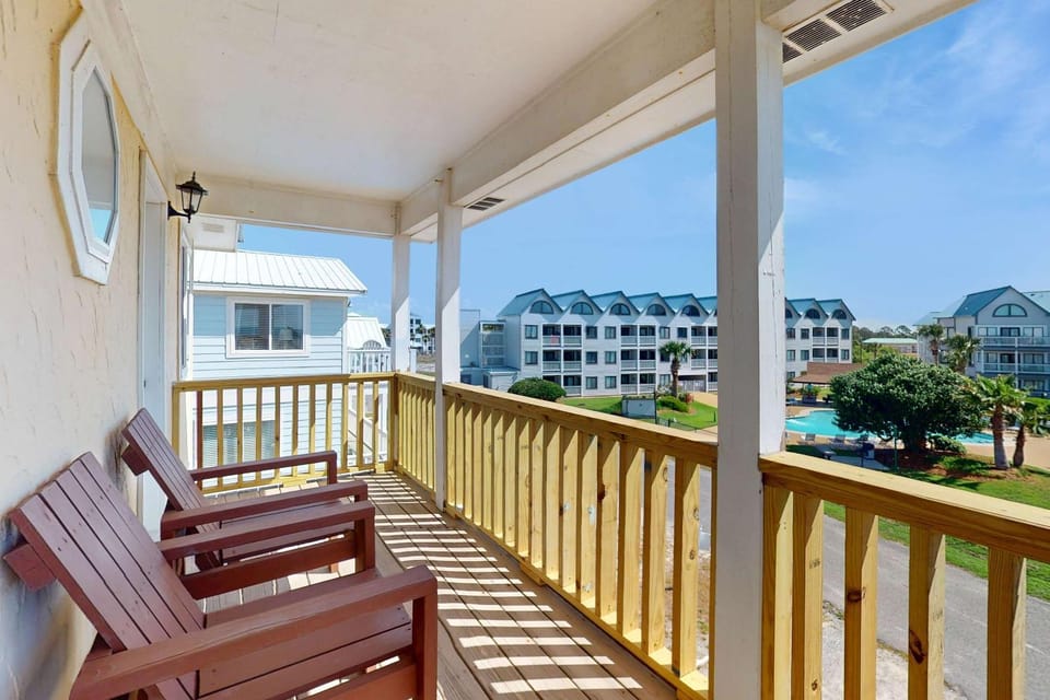 Gulf view duplex with multi-level balcony hot tub House in Alabama