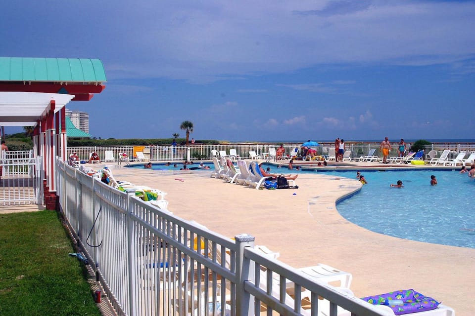 Gulf view duplex with multi-level balcony hot tub House in Alabama