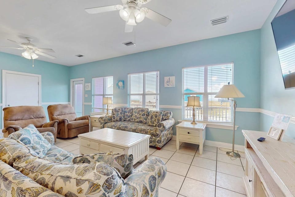 Corner Gulf beachfront condo with pool hot tub sauna & private balcony House in Alabama