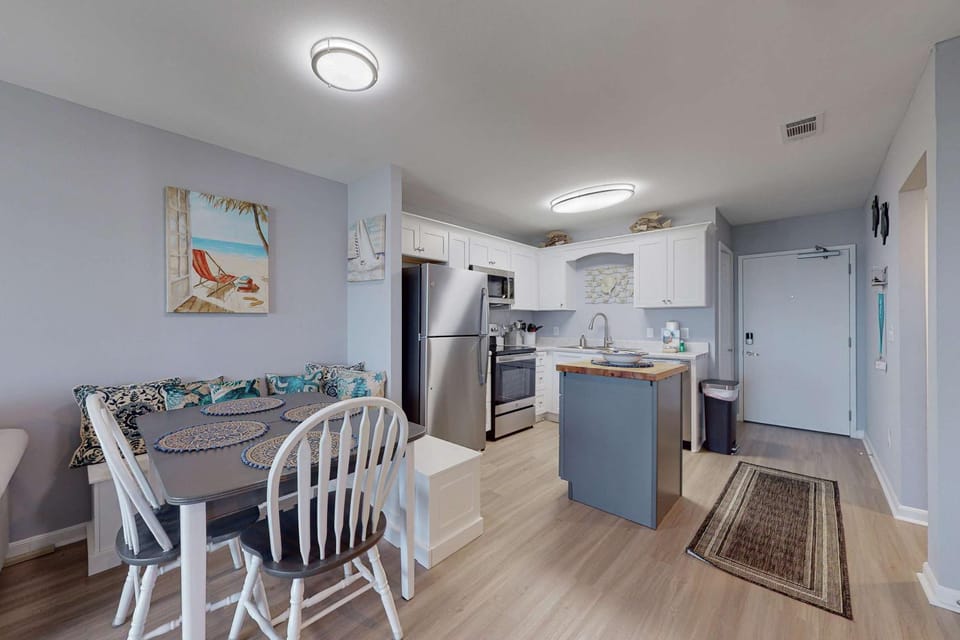 Gulf-view condo near Kiva Dunes with pool hot tub & gym - snowbird's delight House in Alabama