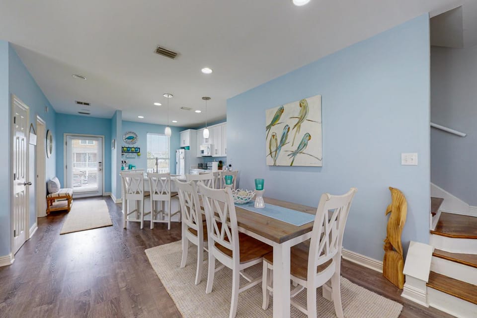 Family-Friendly Gulf-Front Condo with Shared Pool Hot Tub Sauna Private Balcony House in Alabama
