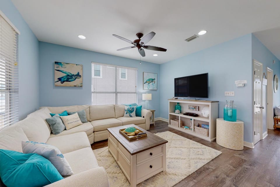 Family-Friendly Gulf-Front Condo with Shared Pool Hot Tub Sauna Private Balcony House in Alabama