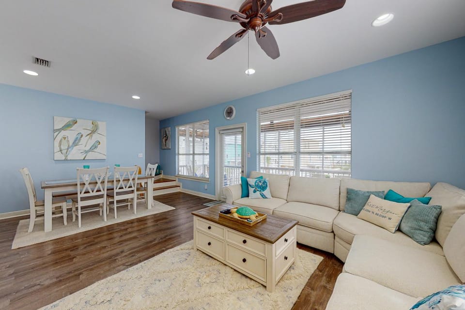 Family-Friendly Gulf-Front Condo with Shared Pool Hot Tub Sauna Private Balcony House in Alabama