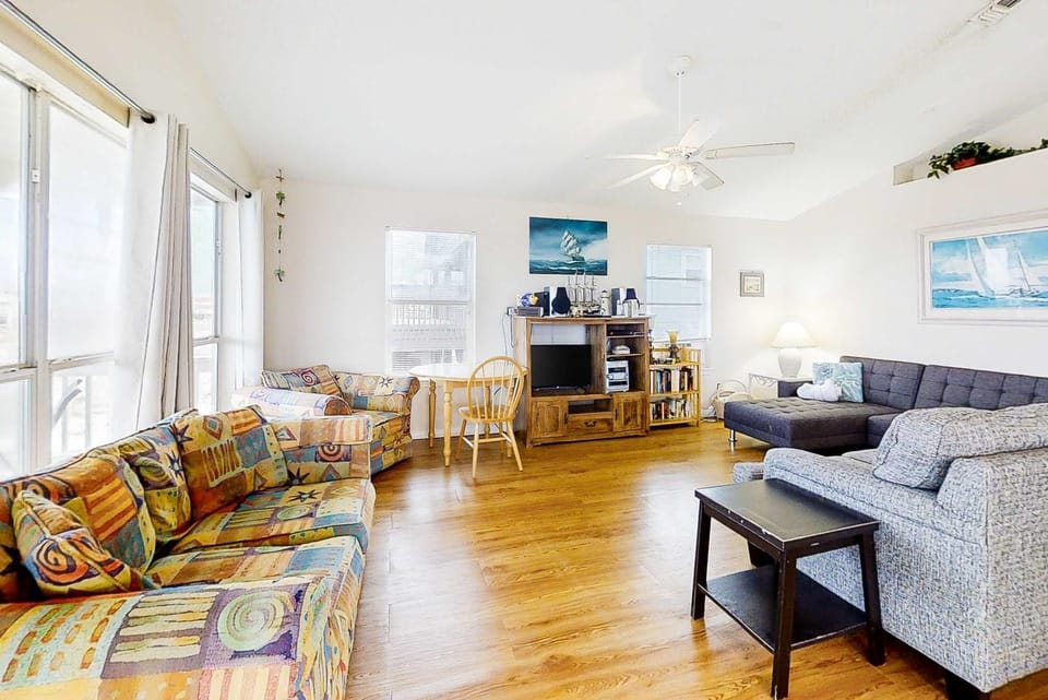 Dog-friendly home near the beach with grill central AC & balcony House in Alabama