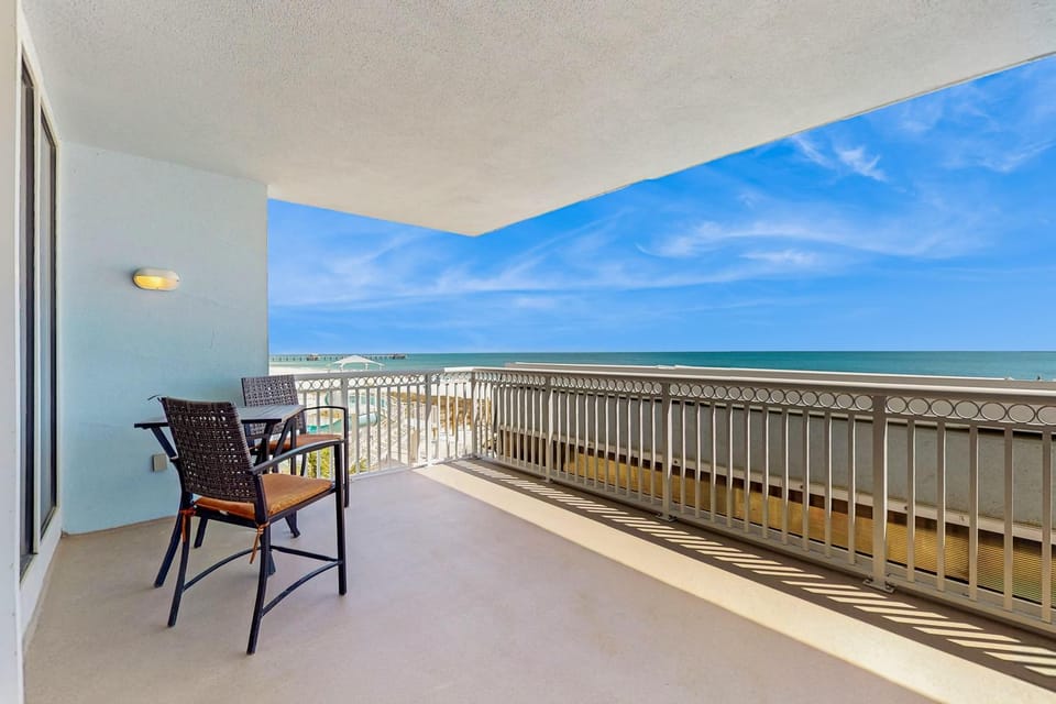 Gulf-Front Condo with Shared Outdoor Pool Private Balcony Great Views Central AC House in Gulf Shores