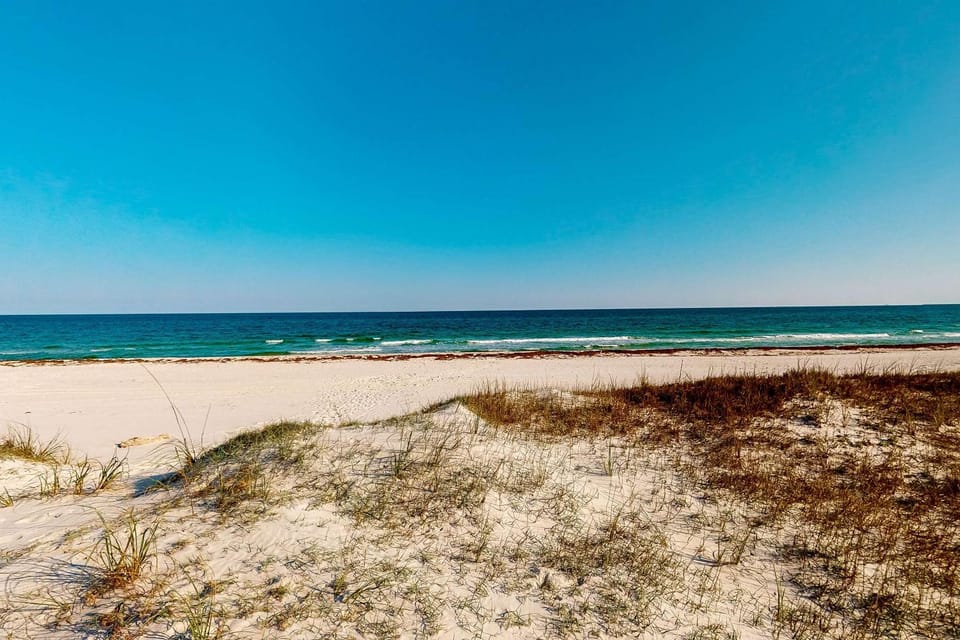 Gulf-Front Home with Great Views, Balcony, AC, dog friendly! House in West Beach