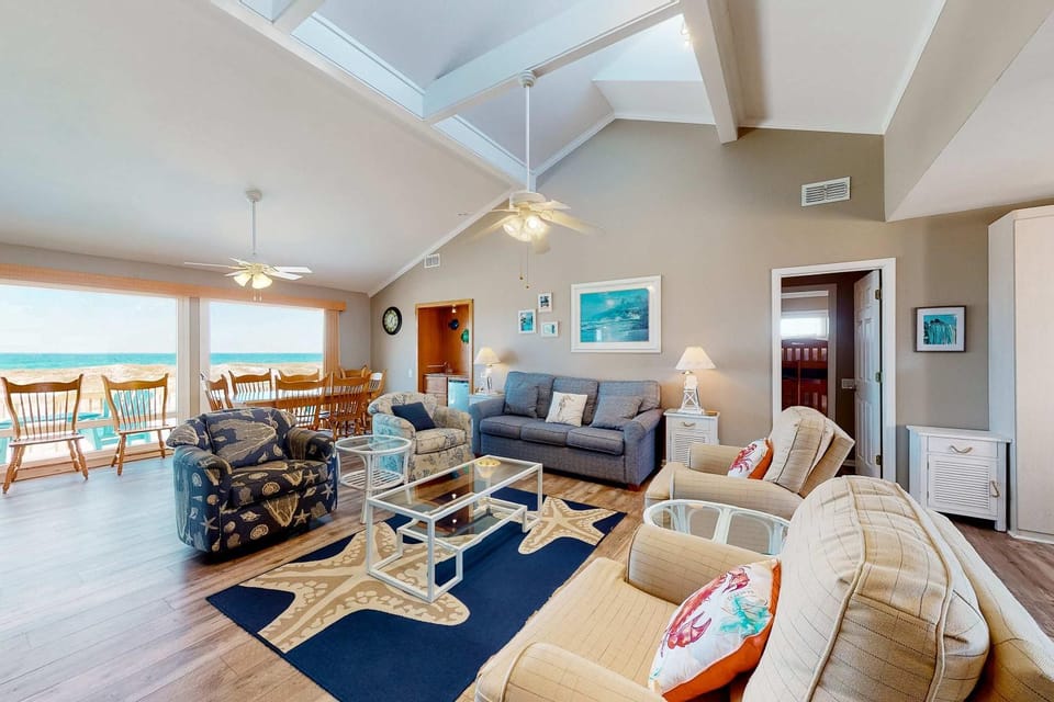 Gulf-Front Home with Great Views, Balcony, AC, dog friendly! House in West Beach