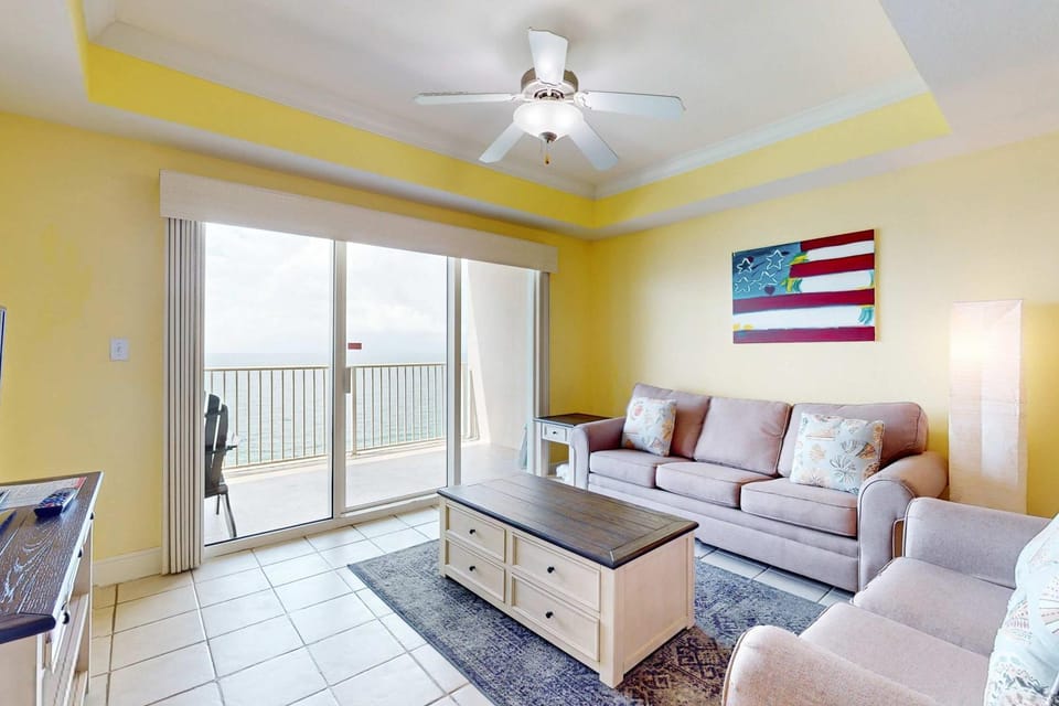 13th-floor oceanfront condo with balcony AC grill pool hot tub & gym House in West Beach