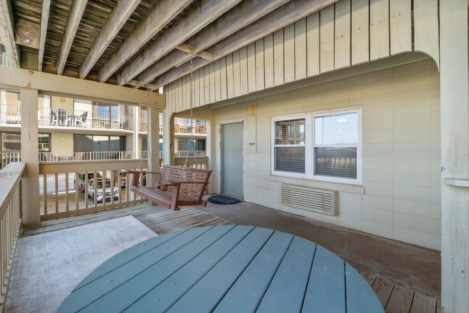 Ocean-view condo with pool access outdoor seating central AC & WiFi House in West Beach