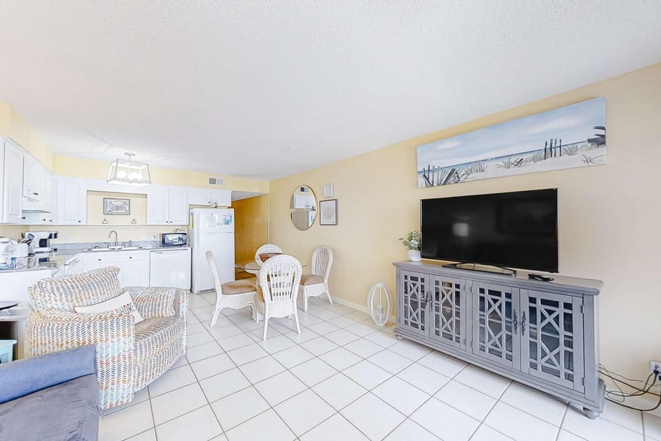 Corner Condo w Amazing Gulf-Front Views Balcony & Shared Pools Hot Tubs Gym House in Gulf Shores