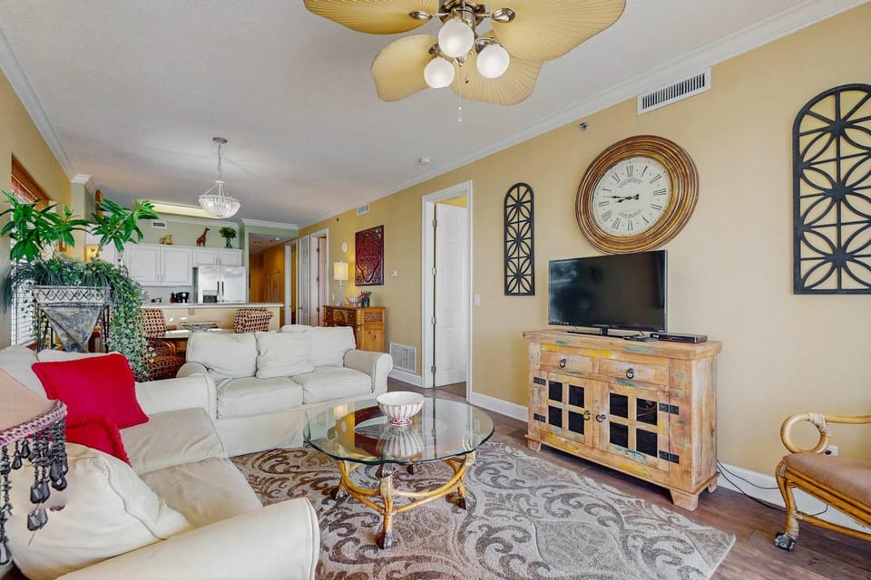 Family-friendly Gulf-front condo with private balcony hot tub pool & gym House in West Beach