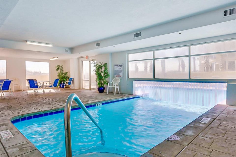 Gulf-Front 12th-Floor Condo w Great View Balcony AC & Shared Pools Hot Tubs House in West Beach