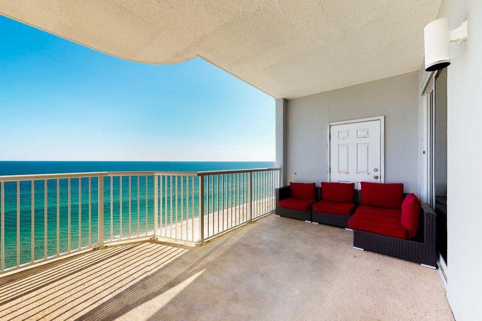 Gulf-Front 12th-Floor Condo w Great View Balcony AC & Shared Pools Hot Tubs House in West Beach