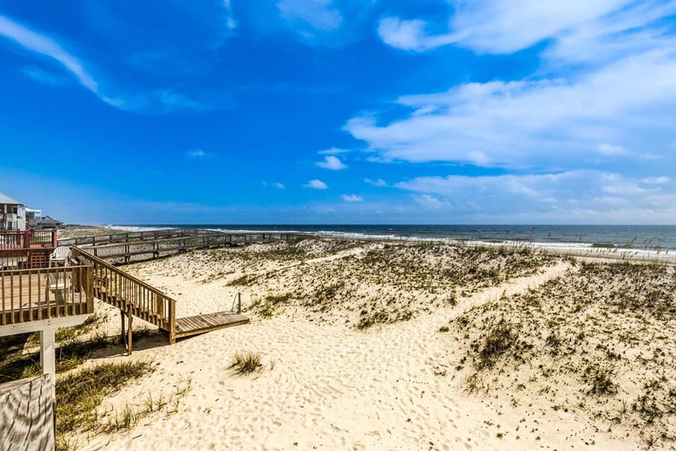 Beachfront Home with Covered Deck Gulf Views Central AC WiFi & Laundry House in West Beach