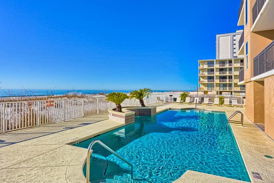Gulf-front condo with balcony overlooking beach pool new furniture & W&D House in West Beach