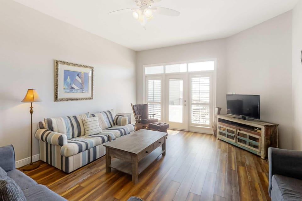 Steps from the Beach Gulf-Front Home w Balconies Gulf Views AC & WiFi House in Alabama