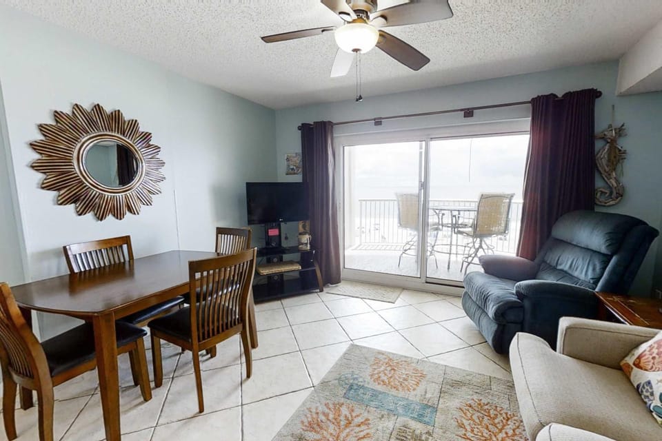 Comfortable Gulf-front condo with pool hot tub washer dryer & central AC House in Gulf Shores