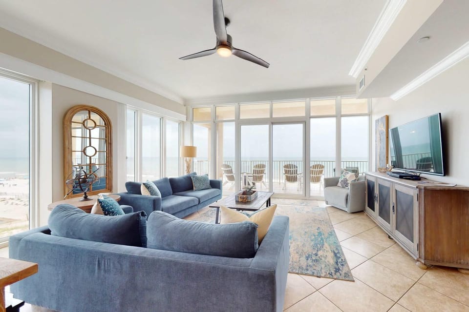 Corner condo with stunning Gulf-front view pool hot tub gym W&D & AC House in West Beach