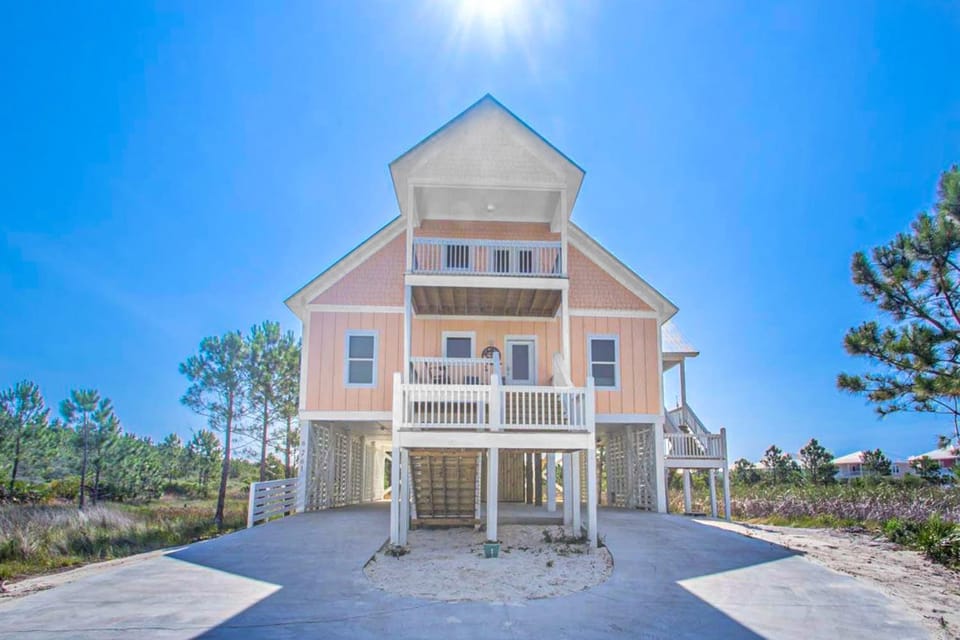 Dog-friendly beach house with shared swimming pools House in Alabama