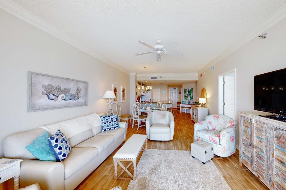 Waterfront condo with indoor & outdoor pools hot tubs & on-site restaurants House in Alabama