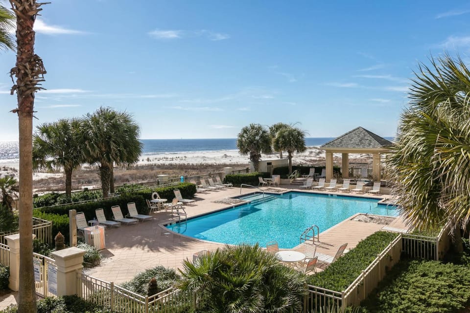 Waterfront condo with indoor & outdoor pools hot tubs & on-site restaurants House in Alabama