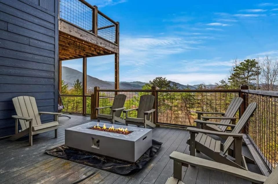 Amazing Views - Calm & Luxurious - Hot Tub - Games Chalet in Sevier County