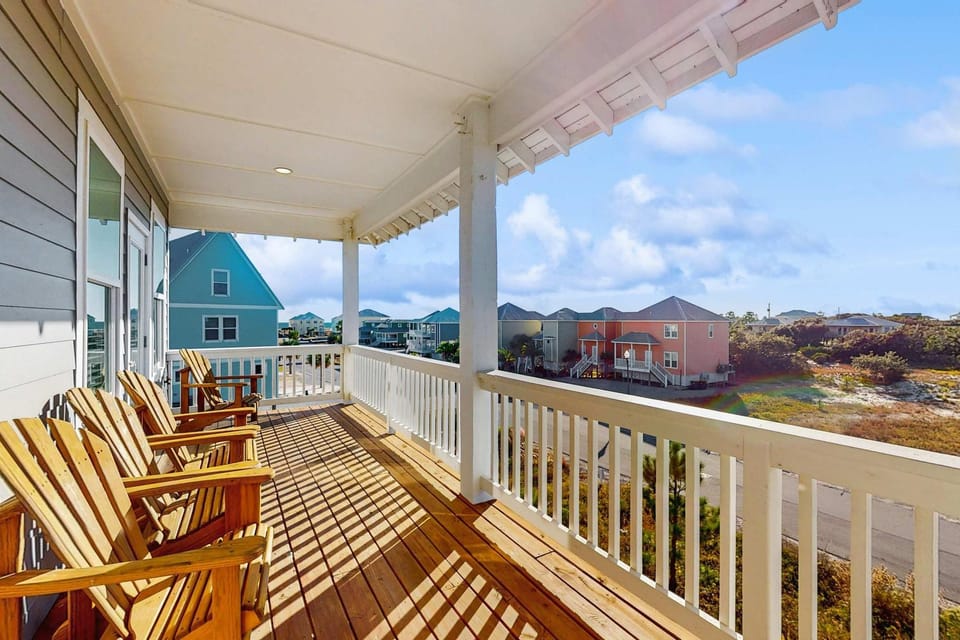 Dog friendly home with shared pool hot tub and private washer and dryer House in Alabama