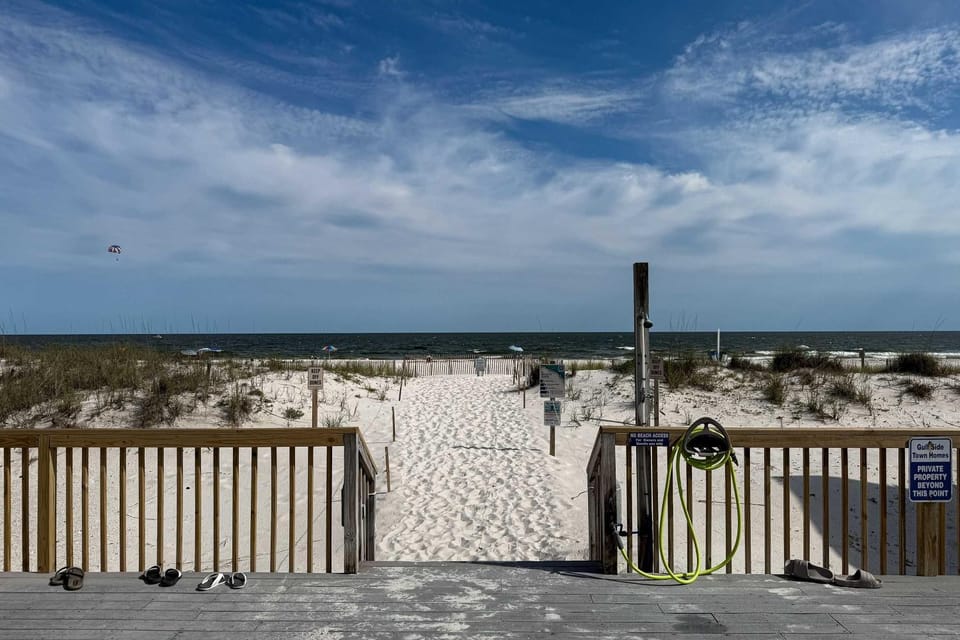 Spacious condo with views of the gulf near beaches features shared pool House in West Beach