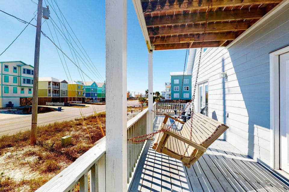 Dog-friendly house with private pool - dock and fishing pier available House in West Beach