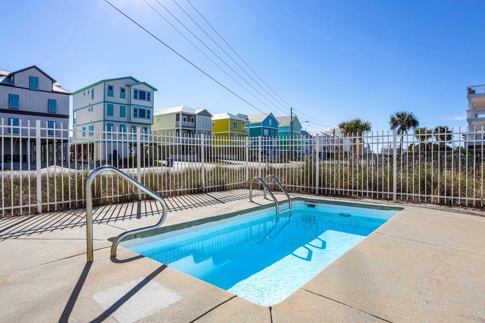 Dog-friendly house with private pool - dock and fishing pier available House in West Beach