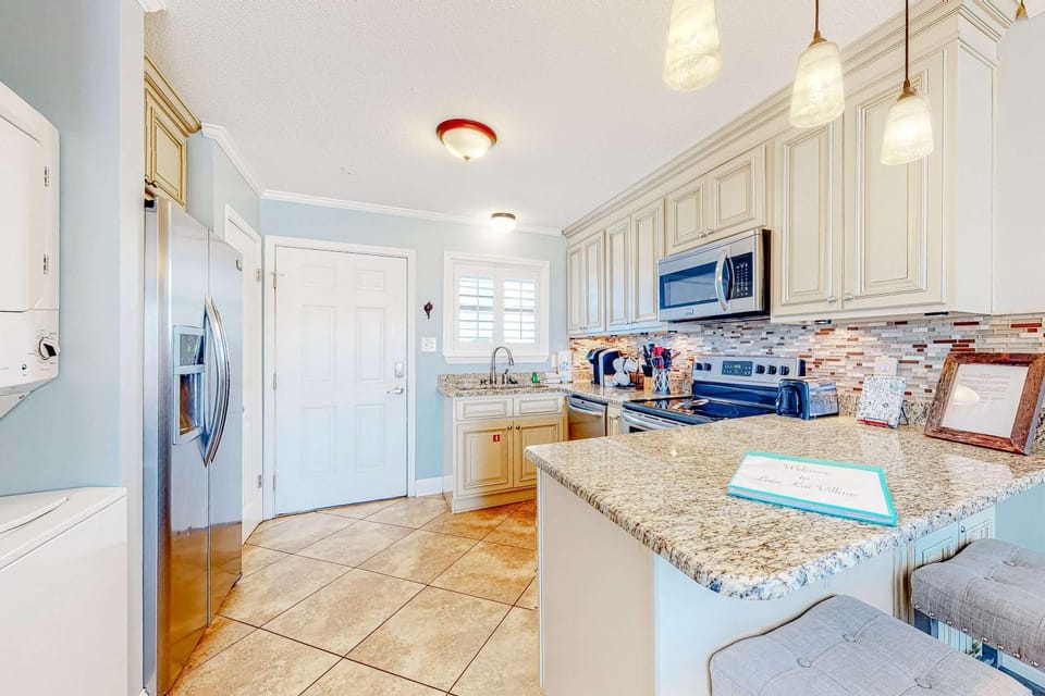 Beautiful condo near the beach with 2 outdoor pools and beach access House in West Beach