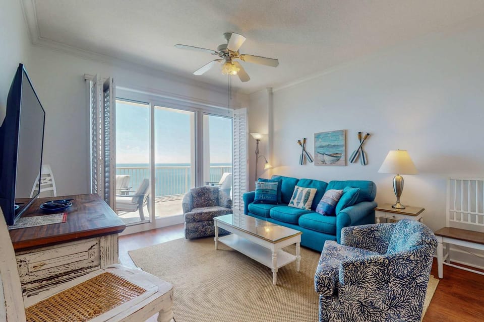 Penthouse-level waterfront condo with epic Gulf-view balcony pools & gym House in West Beach