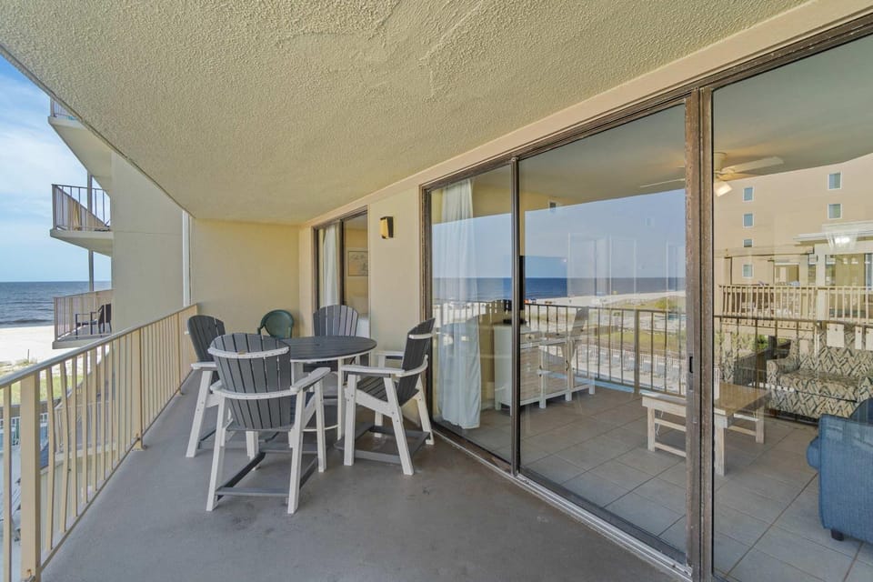 Beachfront condo with balcony overlooking Gulf of Mexico & resort pool House in West Beach