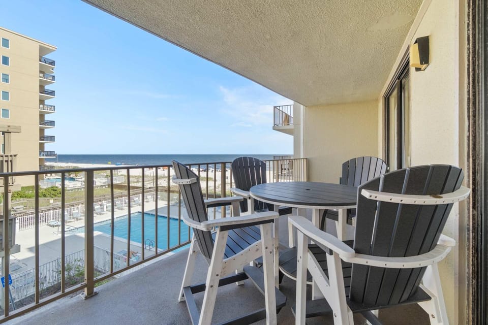 Beachfront condo with balcony overlooking Gulf of Mexico & resort pool House in West Beach