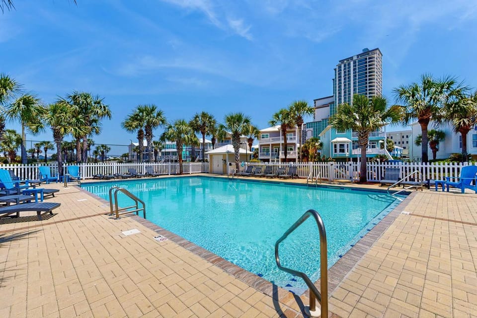 Family-friendly beach home w Gulf views a full kitchen & spacious living area House in Orange Beach