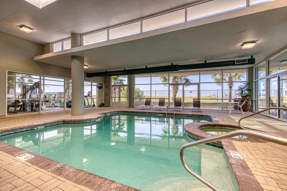 Gulf front condo w a full kitchen private balcony shared pools & hot tub House in Orange Beach