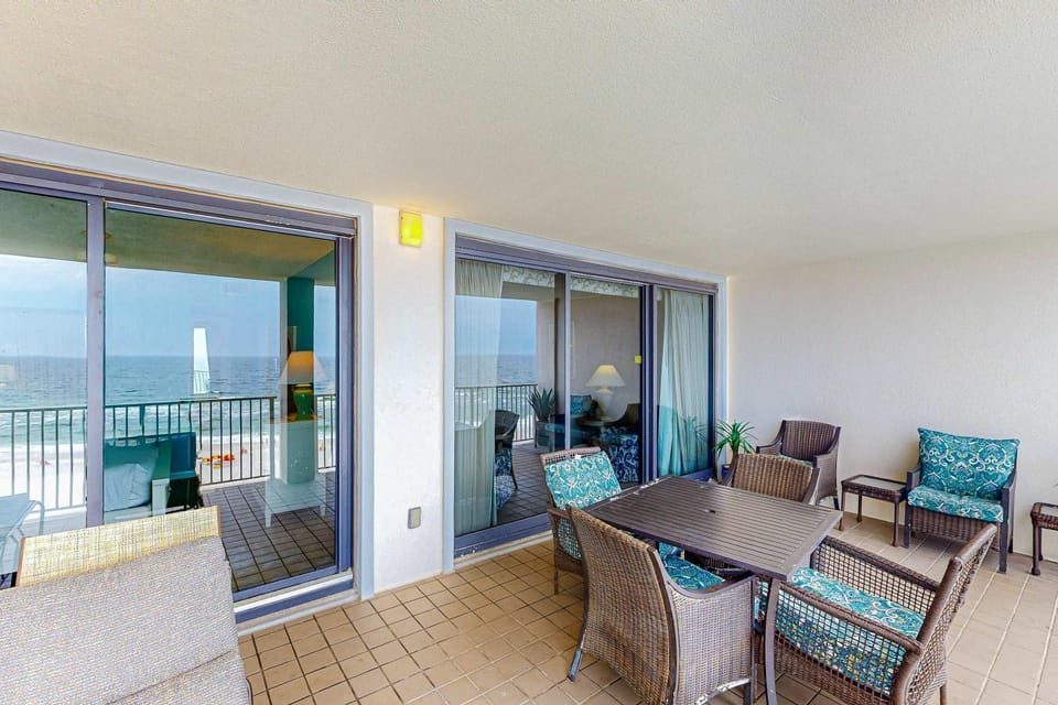 Gulf front condo w unobstructed beach views - shared pools hot tub & tennis House in Orange Beach