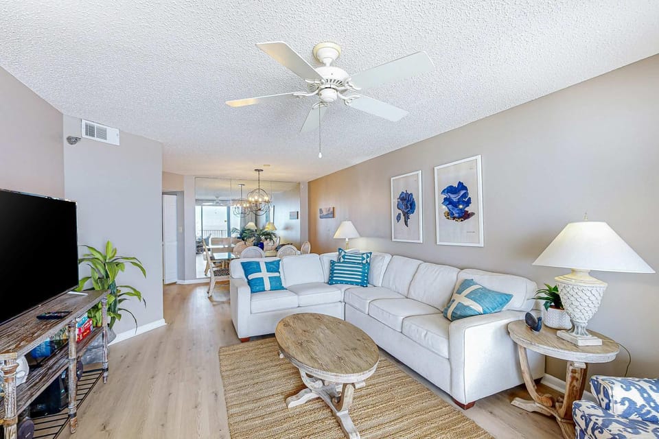 Gulf front condo w unobstructed beach views - shared pools hot tub & tennis House in Orange Beach