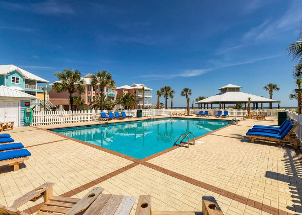 Beach view beach home w community outdoor pool sun deck & private beach House in Orange Beach