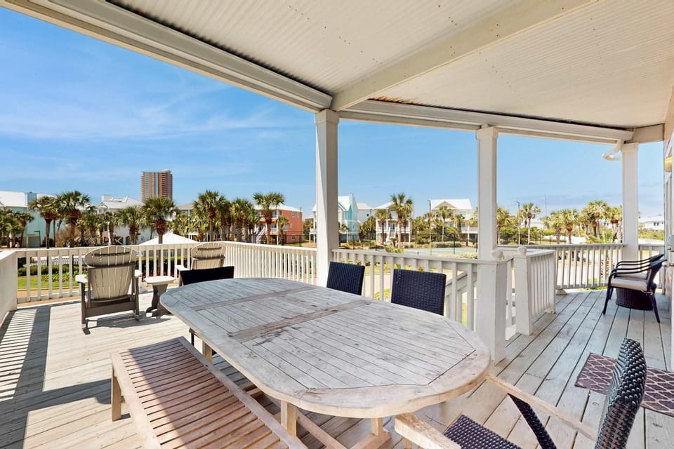 Beach view beach home w community outdoor pool sun deck & private beach House in Orange Beach