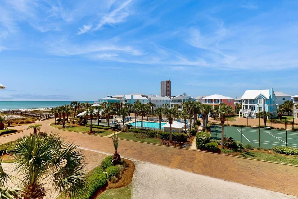 Beach view beach home w community outdoor pool sun deck & private beach House in Orange Beach