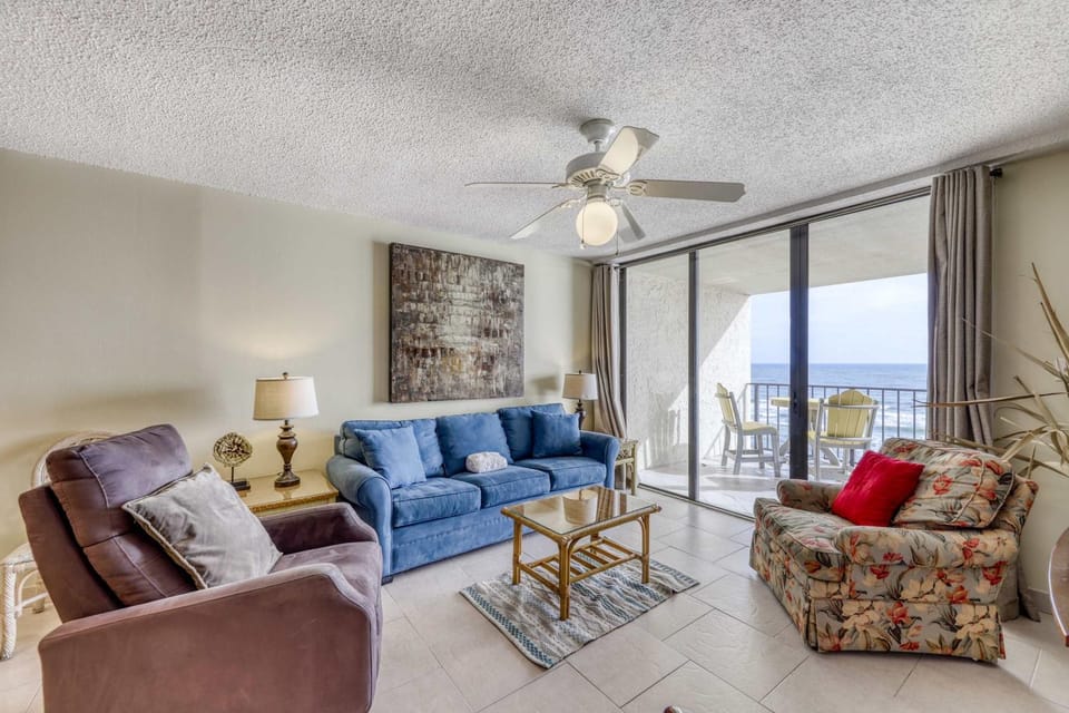 Fourth-floor beach condo w amazing views indoor pool & beach access House in Orange Beach