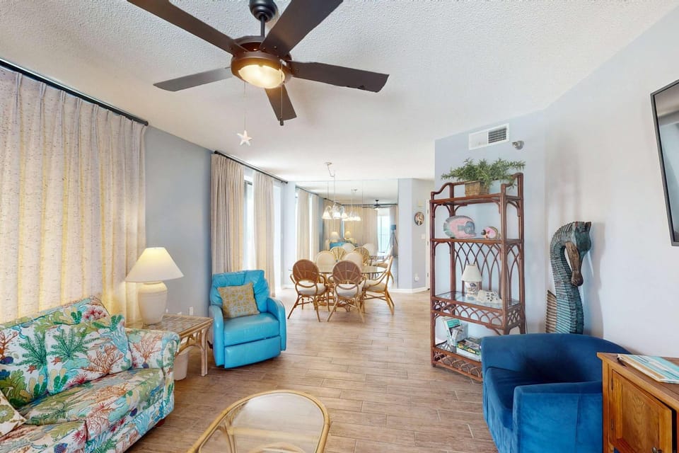 Beachfront corner condo with stunning Gulf views pools hot tub & fitness center House in Orange Beach