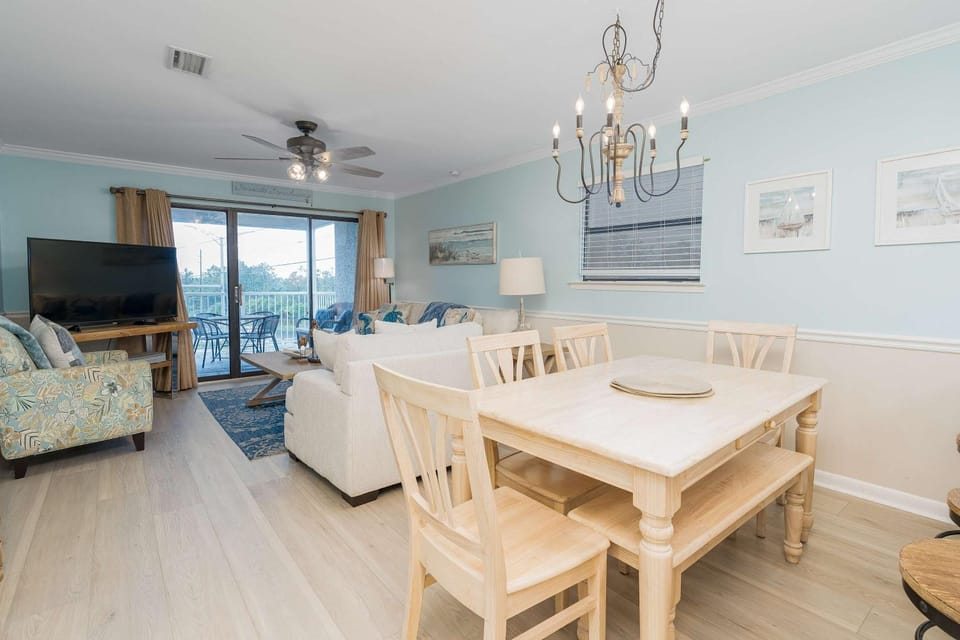 Coastal condo with special fall & winter rates House in Orange Beach