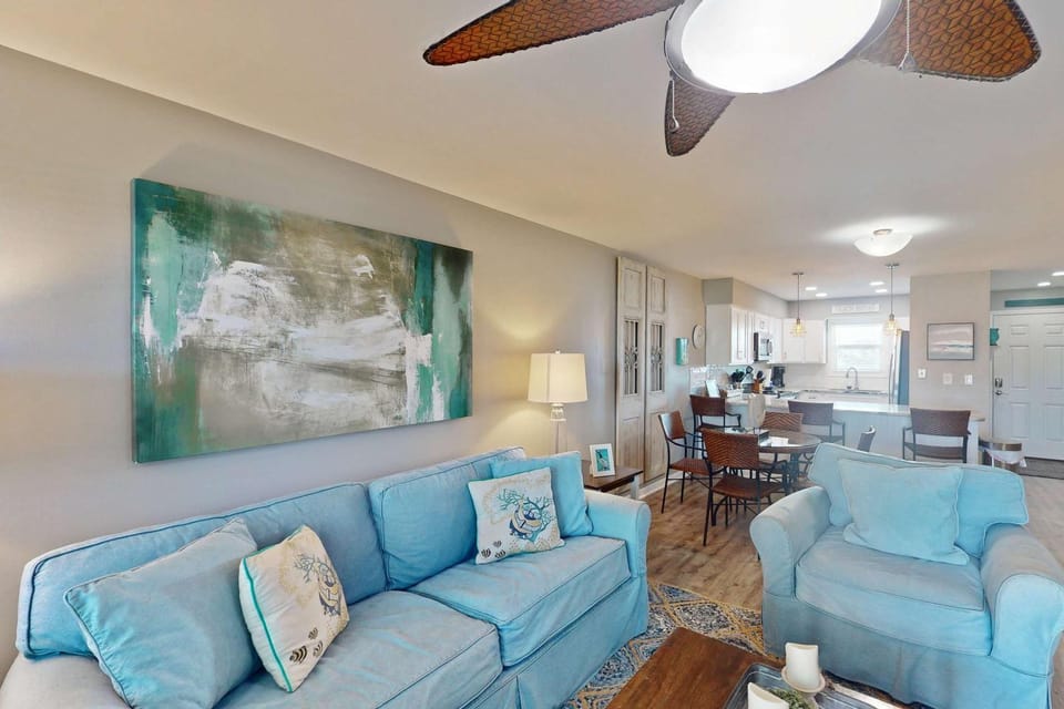 Updated condo with Gulf & river views & pool - across from beach & near dining House in Ono Island