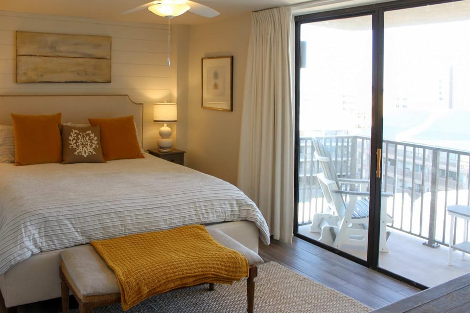 Coastal escape with 2 water-view balconies 2 pools tennis & beach access House in Orange Beach