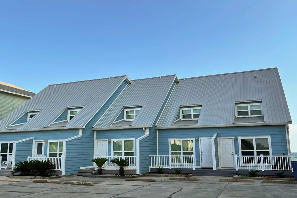 Beachfront Gem - 3 bedroom townhome with waterfront deck House in Orange Beach