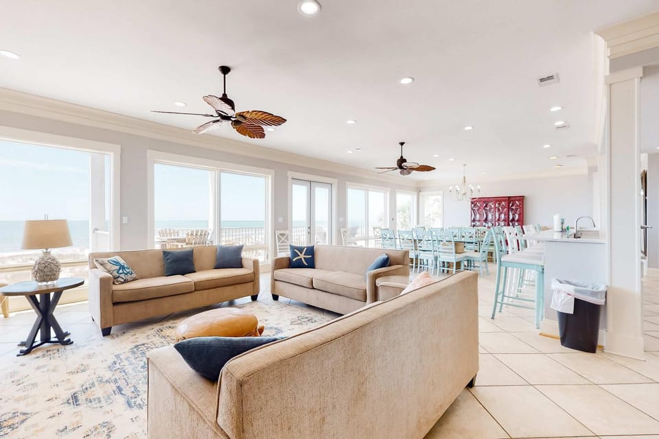 Spacious beachfront wedding-friendly home with multiple decks & shared pool House in Orange Beach