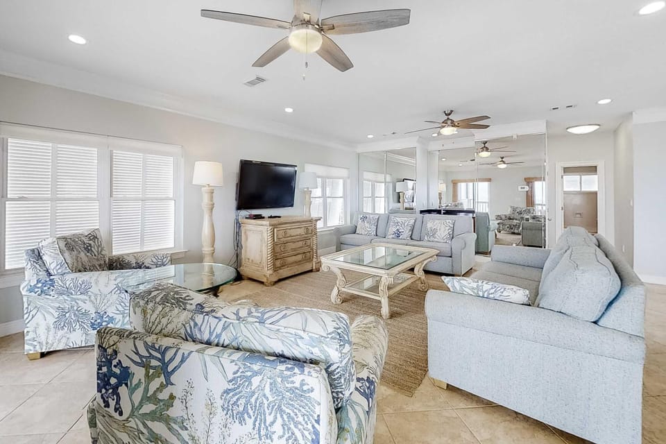 Spacious beachfront home with large balconies & pool access House in Orange Beach