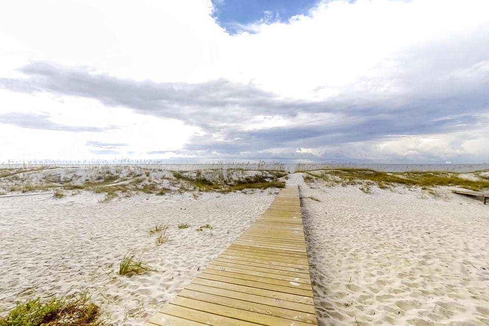 Spacious beachfront home with large balconies & pool access House in Orange Beach